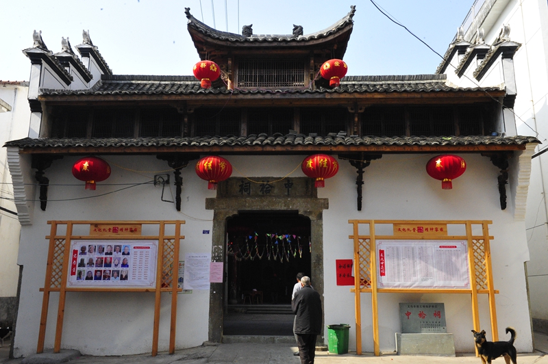 总书记叮嘱我们“努力向前跑”