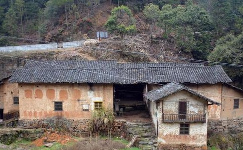【法院观点】因违法强拆被征收房屋引发的行政赔偿，应保障当事人选择货币赔偿和产权调换的权利