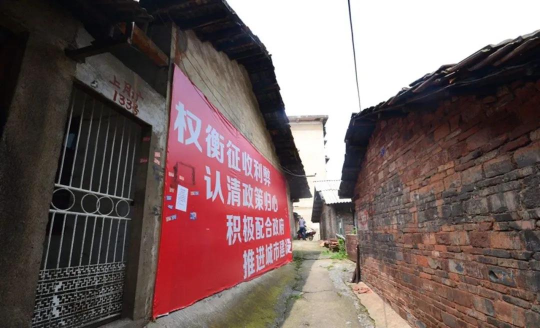 当房屋被强拆报警不予立案时，应该怎么办？