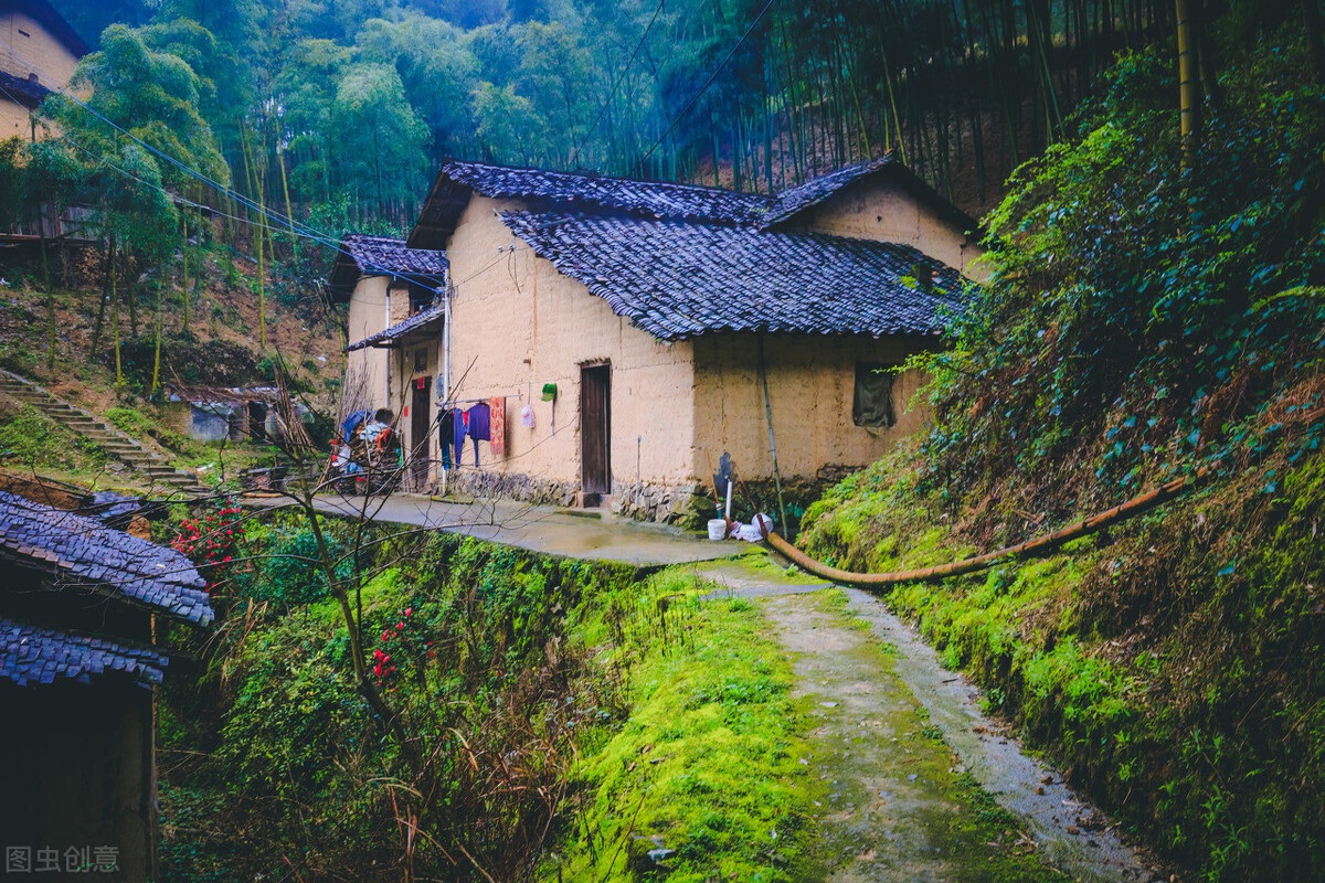 村干部低价卖村集体土地，农民该怎样维权？